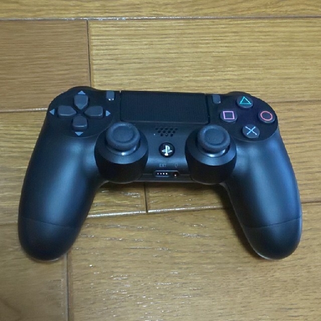 PlayStation4(プレイステーション4)のプレイステーション4 本体 型番CUHJ10035 エンタメ/ホビーのゲームソフト/ゲーム機本体(家庭用ゲーム機本体)の商品写真