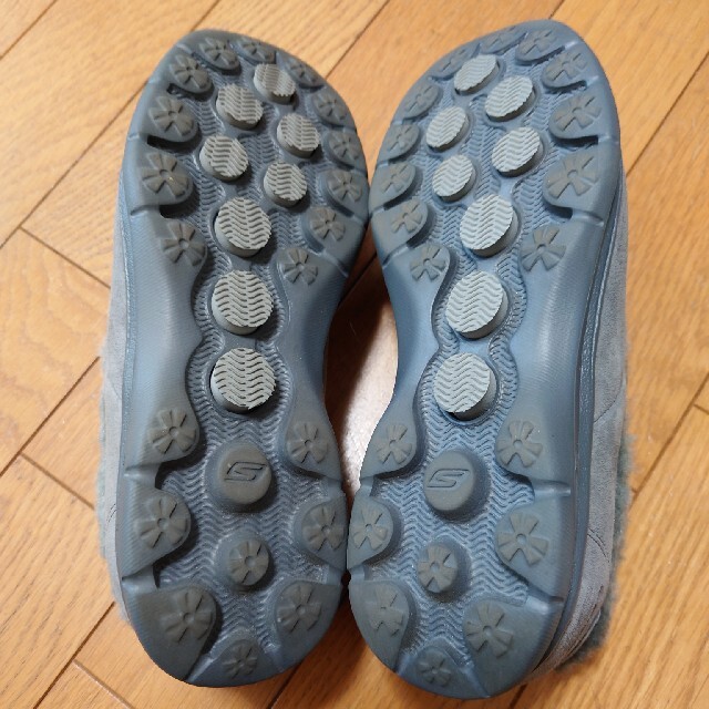 SKECHERS(スケッチャーズ)のさちりん様専用　スケッチャーズ　スリッポン　ボア　グレー レディースの靴/シューズ(スニーカー)の商品写真