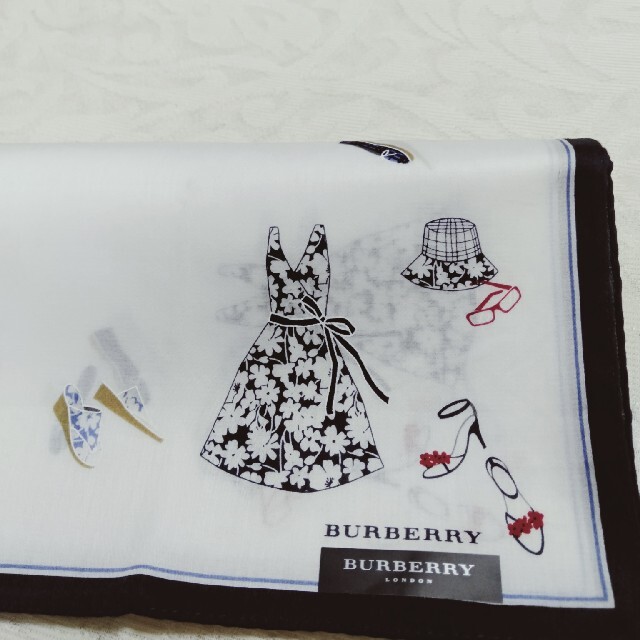 BURBERRY(バーバリー)のP 99　バーバリーハンカチ レディースのファッション小物(ハンカチ)の商品写真