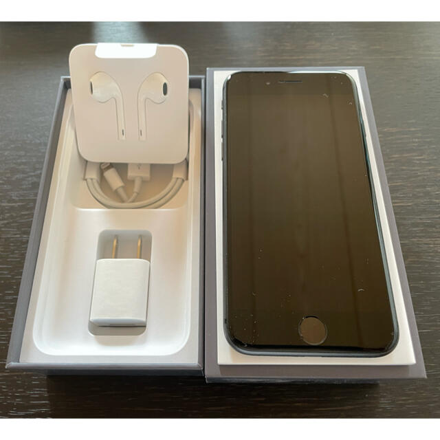 iPhone(アイフォーン)の美品 iphone8  64GB simフリー スペースグレイ 付属品未使用 スマホ/家電/カメラのスマートフォン/携帯電話(スマートフォン本体)の商品写真