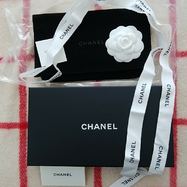 CHANEL(シャネル)の新品未使用  CHANEL 長財布の保存袋カメリア付／箱／リボン レディースのファッション小物(財布)の商品写真