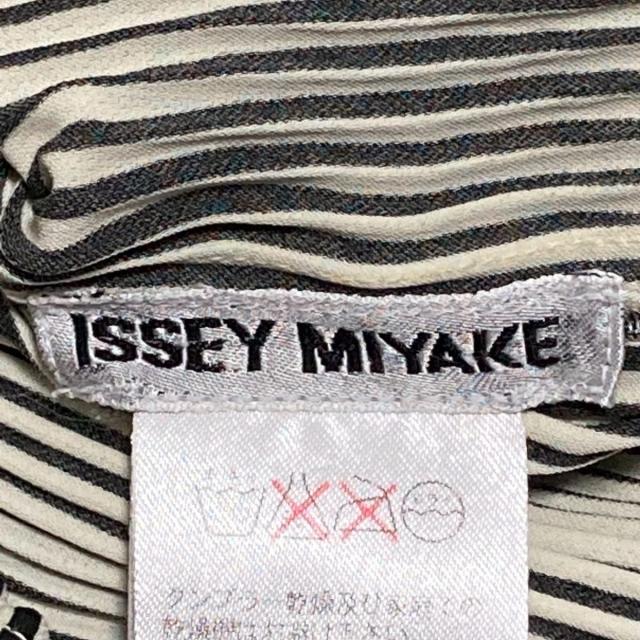 ISSEY MIYAKE(イッセイミヤケ)のイッセイミヤケ 半袖カットソー サイズM - レディースのトップス(カットソー(半袖/袖なし))の商品写真