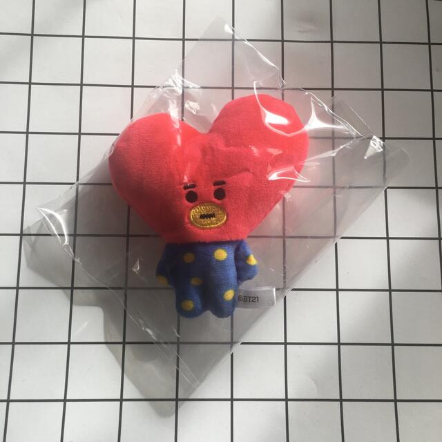 防弾少年団(BTS)(ボウダンショウネンダン)のBT21 TATA ふわふわマスコット キーホルダー エンタメ/ホビーのCD(K-POP/アジア)の商品写真