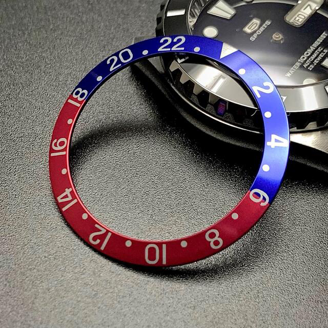 SEIKO(セイコー)の7S26-0020 SKX007 SBSA SRPD GMTマスター ペプシ B メンズの時計(腕時計(アナログ))の商品写真