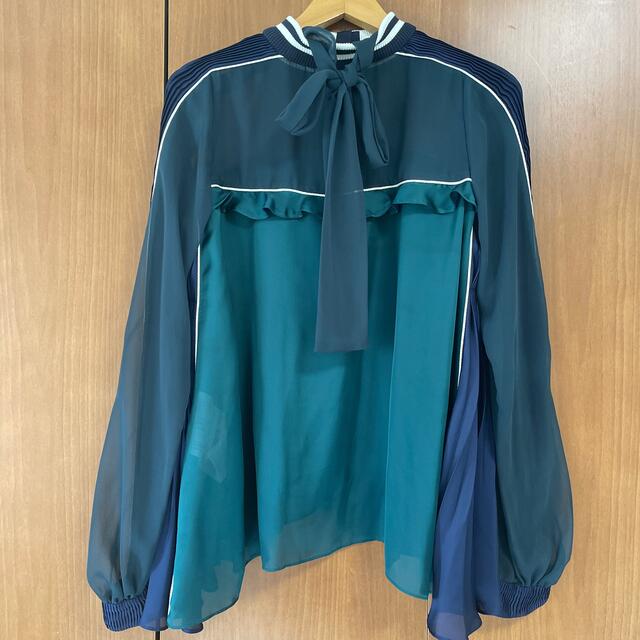 sacai(サカイ)のsacai (サカイ) グリーンブラウス レディースのトップス(シャツ/ブラウス(長袖/七分))の商品写真