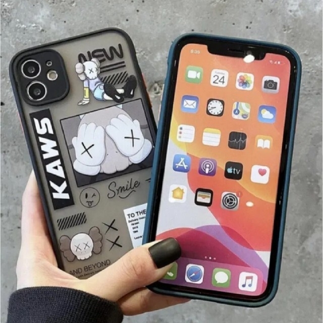 iPhone12pro　韓国　ストリート　ブラック　新品未使用　KAWS　カウズ