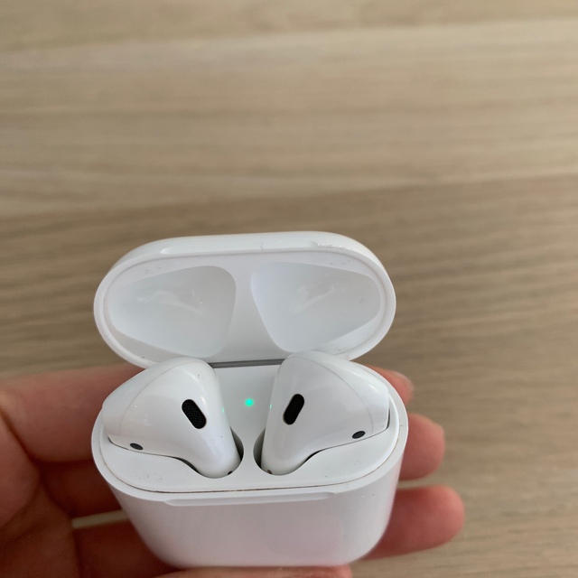 Apple(アップル)のAirPods スマホ/家電/カメラのオーディオ機器(ヘッドフォン/イヤフォン)の商品写真