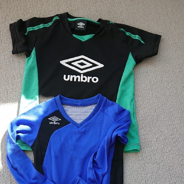 UMBRO(アンブロ)のumbro 2枚セット スポーツ/アウトドアのサッカー/フットサル(その他)の商品写真