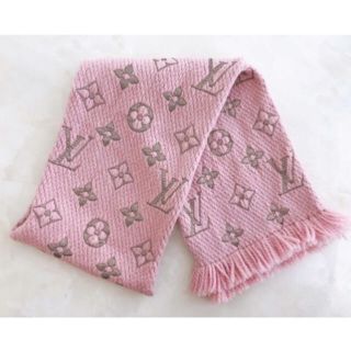 ルイヴィトン(LOUIS VUITTON)のルイヴィトン　ロゴマニア　シャイン　ピンク　ローズバレリーヌ(マフラー/ショール)