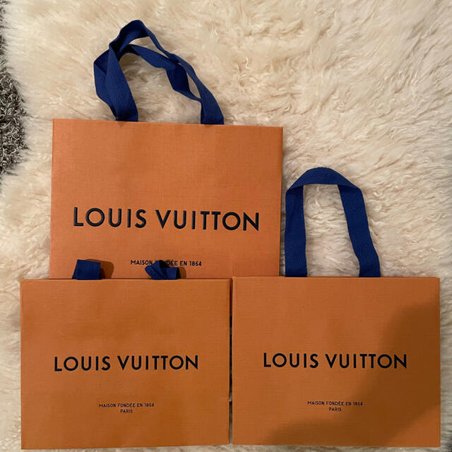 LOUIS VUITTON(ルイヴィトン)のルイヴィトン　ショッパー　紙袋　3枚セット レディースのバッグ(ショップ袋)の商品写真