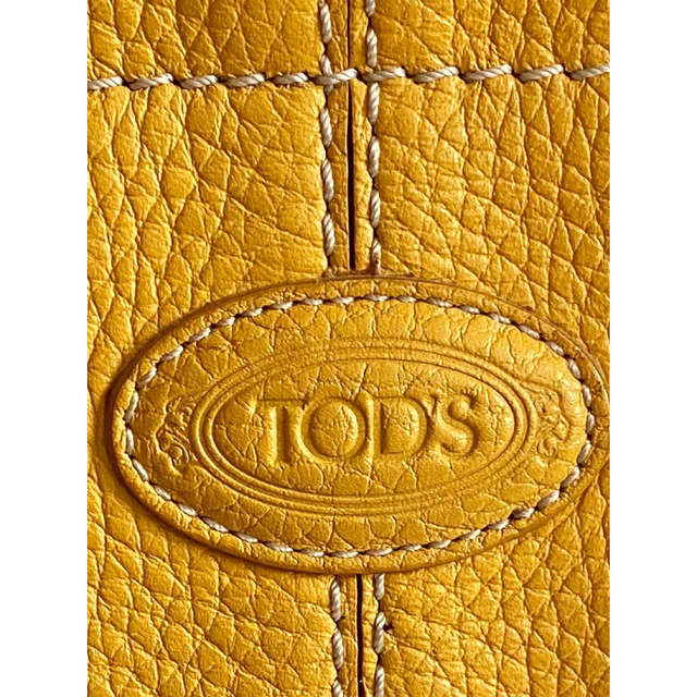 TOD'S(トッズ)のトッズ　トートバッグ　イエロー　美品 レディースのバッグ(トートバッグ)の商品写真