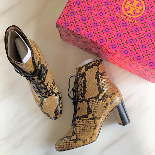 Tory Burch(トリーバーチ)のトリーバーチ　靴　パイソン　ブーツ レディースの靴/シューズ(ブーティ)の商品写真