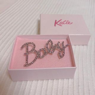 Katie Baby ラインストーンブローチ