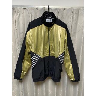 adidas(ナイロンジャケット ・ ゴールド/金色系)のフリマ adidas(ナイロンジャケット ・ ゴールド/金色系)のフリマ