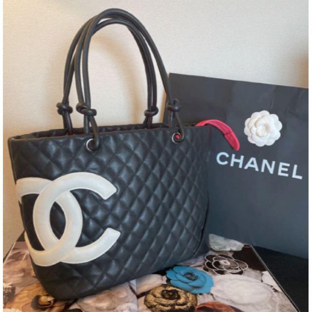 シャネル　CHANEL バック　トート　白　カンボンライン　ブランド　ココ