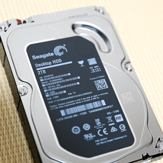 【稼働時間わずか】2TB Seagate 3.5インチHDD(PCパーツ)