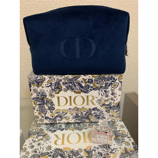 Dior(ディオール)のDIORディオール　ホリデーポーチ＆香水ローズローズミニチュアサイズ5ml レディースのファッション小物(ポーチ)の商品写真