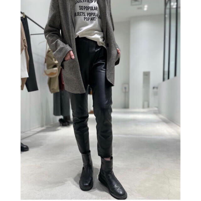 L'Appartement DEUXIEME CLASSE(アパルトモンドゥーズィエムクラス)の☆専用☆アパルトモン RAWTUS Leather Clopped Pants レディースのパンツ(カジュアルパンツ)の商品写真