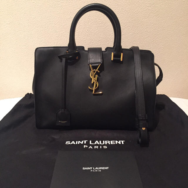 Saint Laurent(サンローラン)のサンローラン パリ カバス スモール ブラック×ゴールド金具 レディースのバッグ(ハンドバッグ)の商品写真