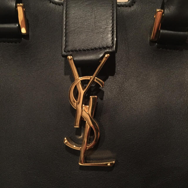 Saint Laurent(サンローラン)のサンローラン パリ カバス スモール ブラック×ゴールド金具 レディースのバッグ(ハンドバッグ)の商品写真