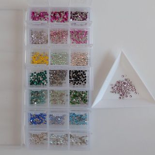 スワロフスキー(SWAROVSKI)のスワロフスキー正規品/22色/2180粒ss5/7/9mix(デコパーツ)