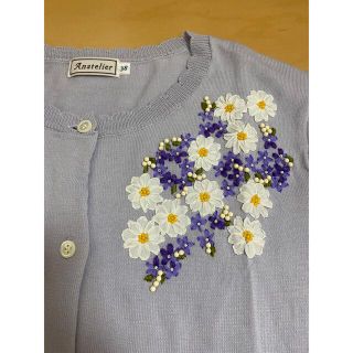 アナトリエ(anatelier)のアナトリエ　新品未使用　パープル刺繍カーディガン(カーディガン)