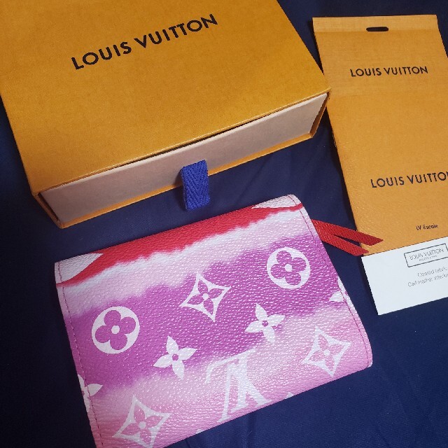 LOUIS VUITTON(ルイヴィトン)の未使用 ルイヴィトン ヴィクトリーヌ エスカル 折り財布 ピンク モノグラム レディースのファッション小物(財布)の商品写真