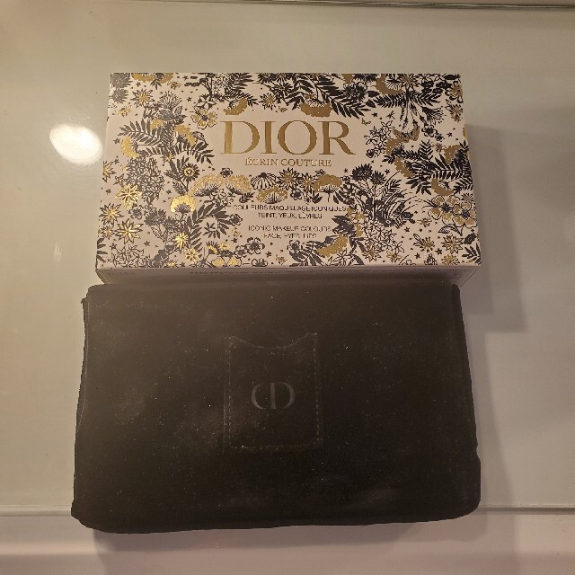 Christian Dior(クリスチャンディオール)のディオールクリスマスコフレ 2021 エクランクチュールマルチユースパレット コスメ/美容のキット/セット(コフレ/メイクアップセット)の商品写真