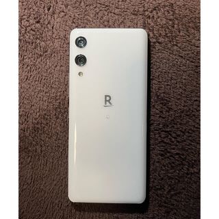 ラクテン(Rakuten)のRakuten hand P710 本体 ホワイト 楽天モバイル版 Unlimi(スマートフォン本体)