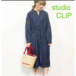 スタディオクリップ(STUDIO CLIP)のstudio CLIP 腕刺繍ワンピース(ひざ丈ワンピース)