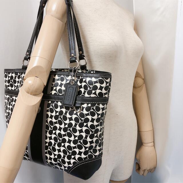 COACH by kazuma59's shop|コーチならラクマ - ☆美品☆送料無料☆COACHコーチシグネチャーPVC×レザートートバッグ☆の通販 通販大得価