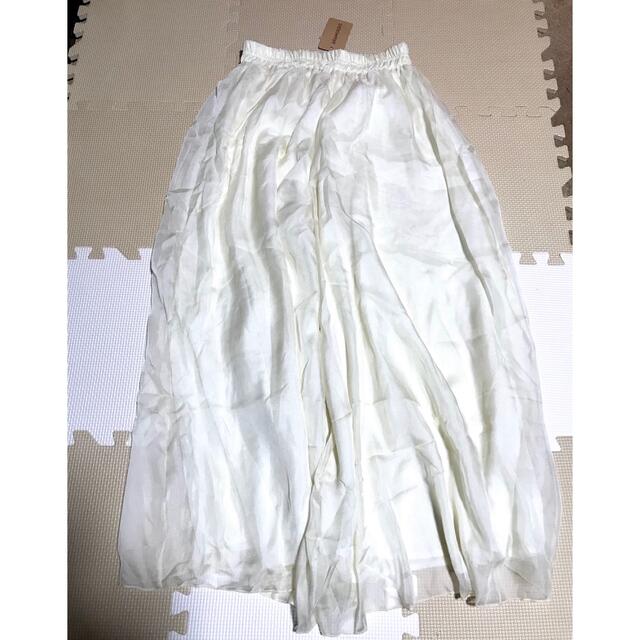 レディース　ブラックorホワイト　スカート風パンツ　上品　可愛い　新品