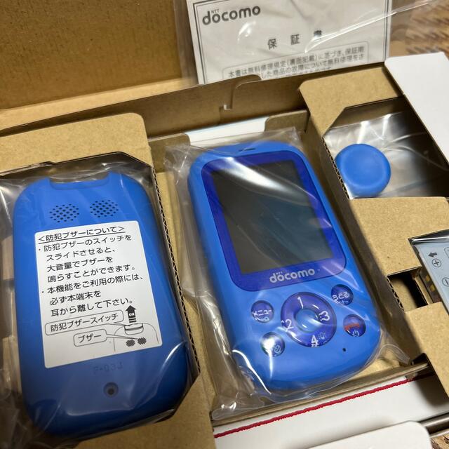 NTTdocomo(エヌティティドコモ)のFUJITSU キッズケータイ F-03J ブルー　新品未使用 スマホ/家電/カメラのスマートフォン/携帯電話(携帯電話本体)の商品写真