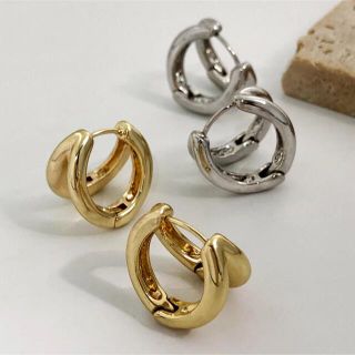 アダムエロぺ(Adam et Rope')のDouble line gold hoop pierce No.742(ピアス)