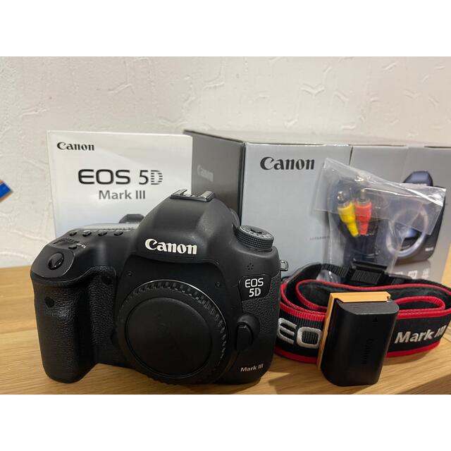 Canon(キヤノン)のキヤノン EOS 5D MarkIII ボディ・元箱・取説付 スマホ/家電/カメラのカメラ(デジタル一眼)の商品写真