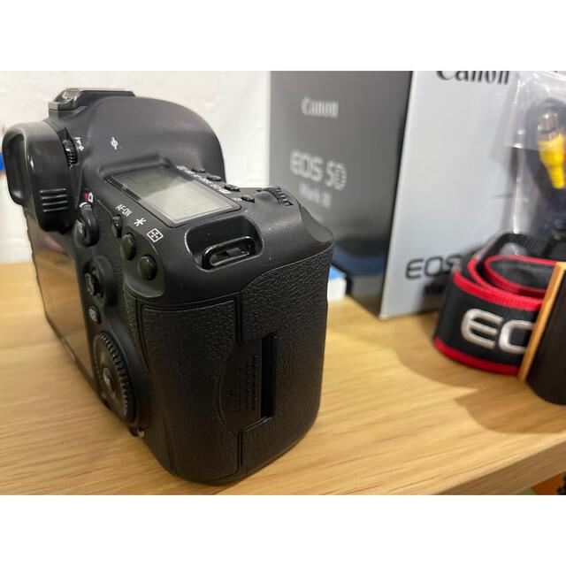 Canon(キヤノン)のキヤノン EOS 5D MarkIII ボディ・元箱・取説付 スマホ/家電/カメラのカメラ(デジタル一眼)の商品写真