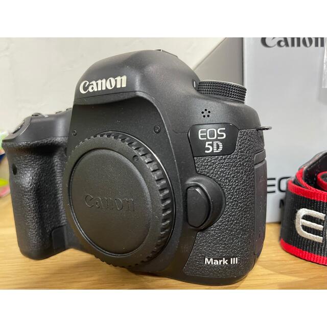 Canon(キヤノン)のキヤノン EOS 5D MarkIII ボディ・元箱・取説付 スマホ/家電/カメラのカメラ(デジタル一眼)の商品写真