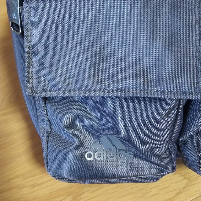 adidas(アディダス)のタグ無し 未使用 アディダス ウエストポーチ グレー メンズのバッグ(ウエストポーチ)の商品写真