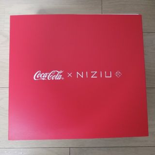 コカコーラ(コカ・コーラ)のコカ・コーラ×NiziU コラボ ペアグラス&ペットボトルクーラー 非売品(アイドルグッズ)