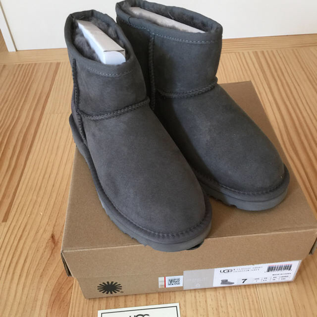 箱なし発送 UGG クラシックミニII グレー US7 24センチブーツ