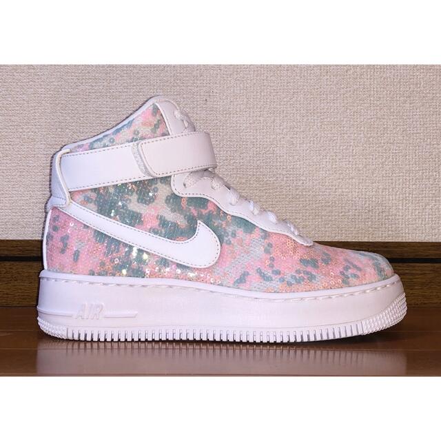 NIKE(ナイキ)の限定 美品 NIKE WMNS AF1 UPSTEP HI LX 24cm 白 レディースの靴/シューズ(スニーカー)の商品写真