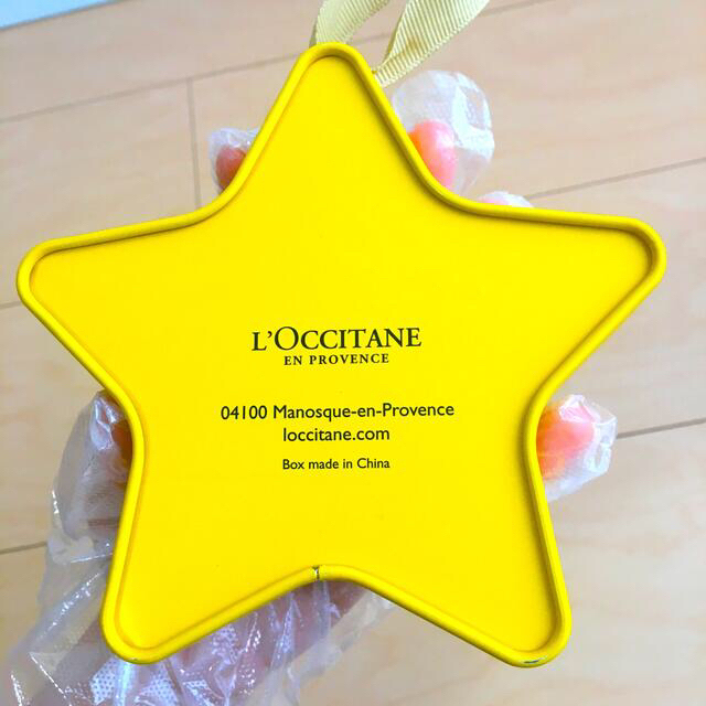 L'OCCITANE(ロクシタン)のロクシタン　空き缶　赤い帽子　空き缶　小物ケース　3点セット　レトロ インテリア/住まい/日用品のインテリア小物(小物入れ)の商品写真