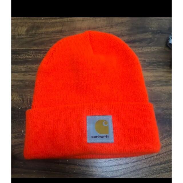 carhartt(カーハート)のカーハート　ニット帽　オレンジ メンズの帽子(ニット帽/ビーニー)の商品写真