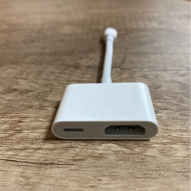 Apple(アップル)のAPPLE MD826AM/A 箱無 純正品 HDMI変換 iPhone スマホ/家電/カメラのテレビ/映像機器(映像用ケーブル)の商品写真