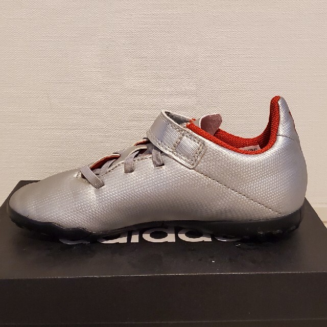 adidas(アディダス)の◯siomi様◯adidas★サッカーシューズ★19.0センチ スポーツ/アウトドアのサッカー/フットサル(シューズ)の商品写真