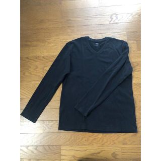 ユニクロ(UNIQLO)のユニクロ　長袖　Tシャツ　Ｖネック　黒(Tシャツ/カットソー(七分/長袖))