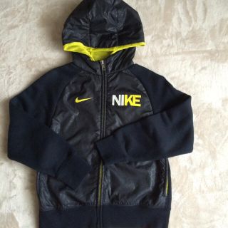 ナイキ(NIKE)のNIKEの子供用パーカー(ジャケット/上着)