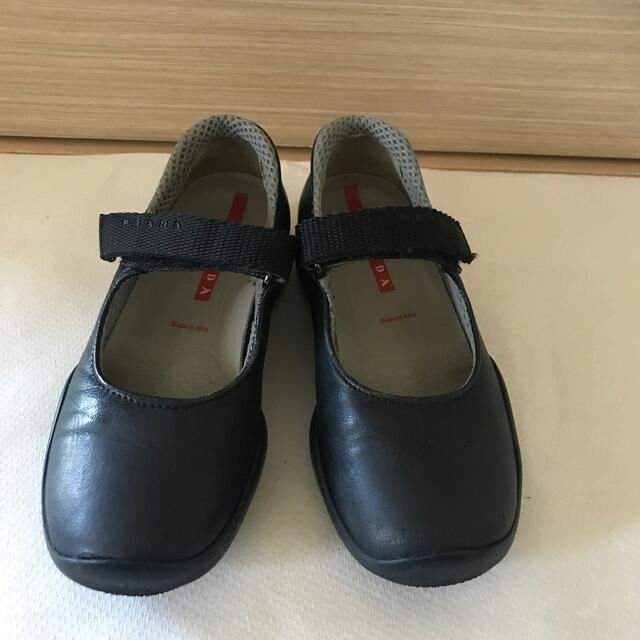 PRADA(プラダ)の美品プラダスポーツ黒ベビー&キッズバレエシューズ綺麗ベルクロPRADAロゴ入り キッズ/ベビー/マタニティのキッズ靴/シューズ(15cm~)(ローファー)の商品写真