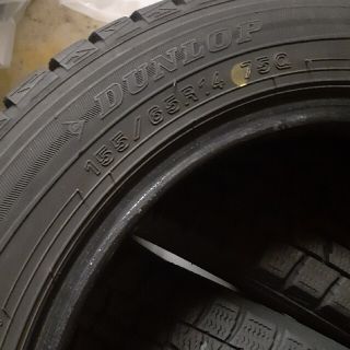 ダンロップ(DUNLOP)の格安売り切り バリ溝 軽用 スタッドレスタイヤ 4本セット 155/65R14(タイヤ)