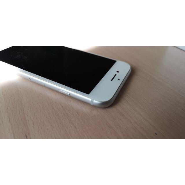 Apple(アップル)の【極美品】iPhone8 64GB 本体 SIMフリー シルバー スマホ/家電/カメラのスマートフォン/携帯電話(スマートフォン本体)の商品写真